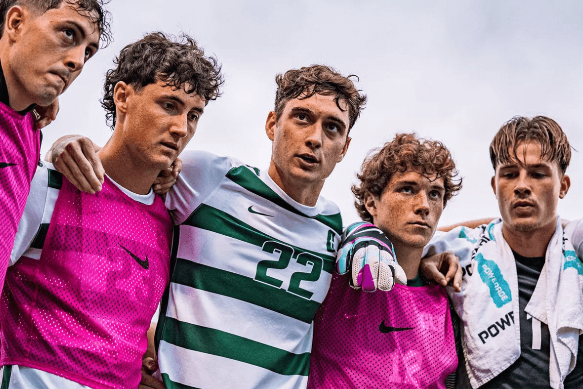 Group photo of UNCC mens soccer team